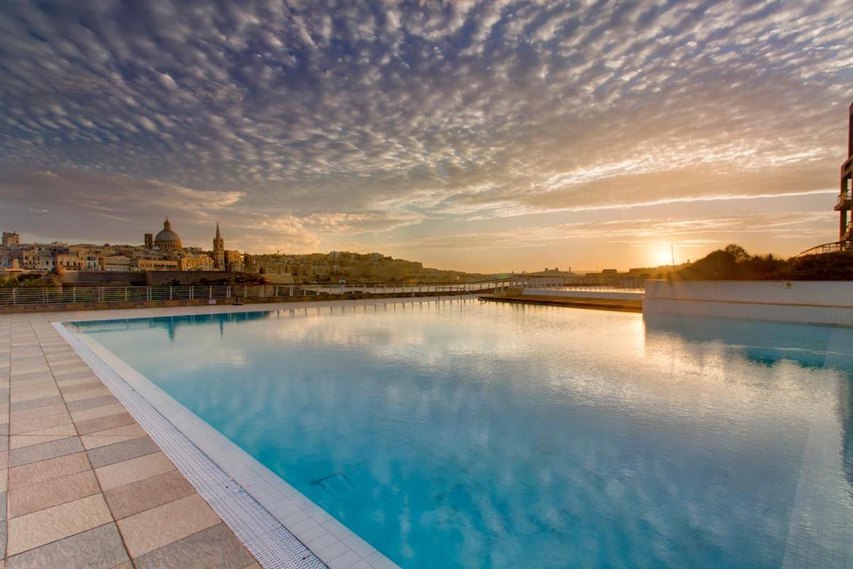 Super Luxury Apartment In Tigne Point, Amazing Sea Views Sliema Esterno foto
